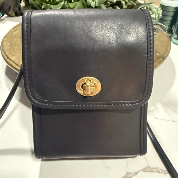 EUC! Vintage 90’s Turn lock Coach Scooter Crossbody! - Picture 8 of 8